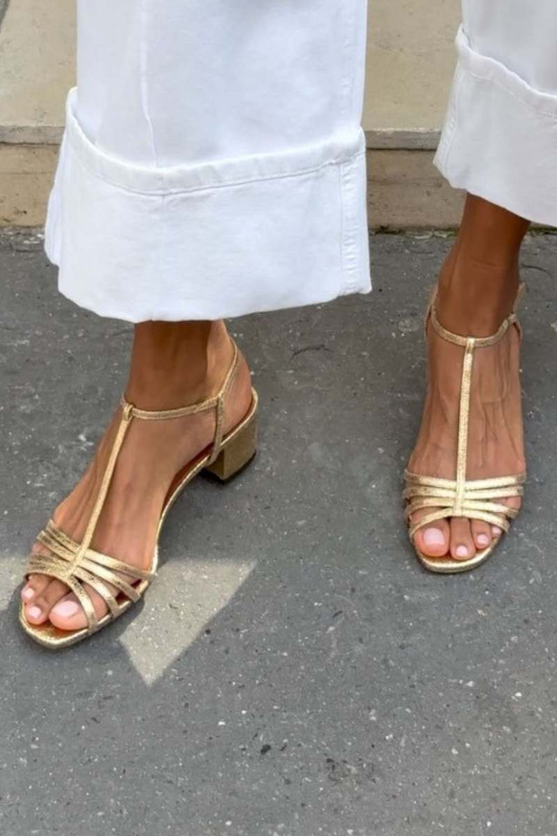 ALLEGRA SANDÁLIAS DOURADAS ELEGÂNCIA DO DIA A DIA